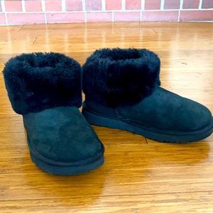UGG short cuff boot